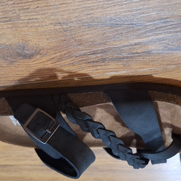 CUTE black sandals! - Picture 3 of 6